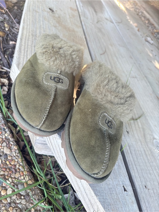 UGG Shoes - UGG women’s Olive Green Sheepskin Slip-On Clogs great condition preloved